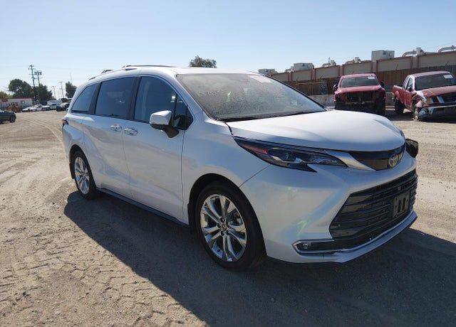 2024 TOYOTA Sienna