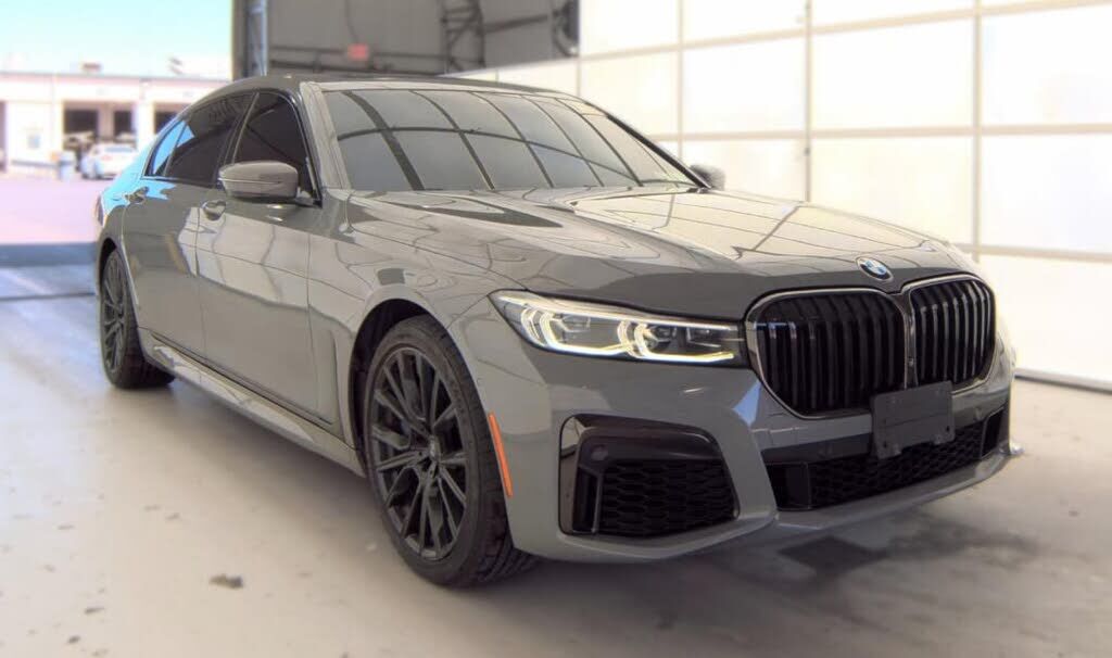 2021 BMW 750i