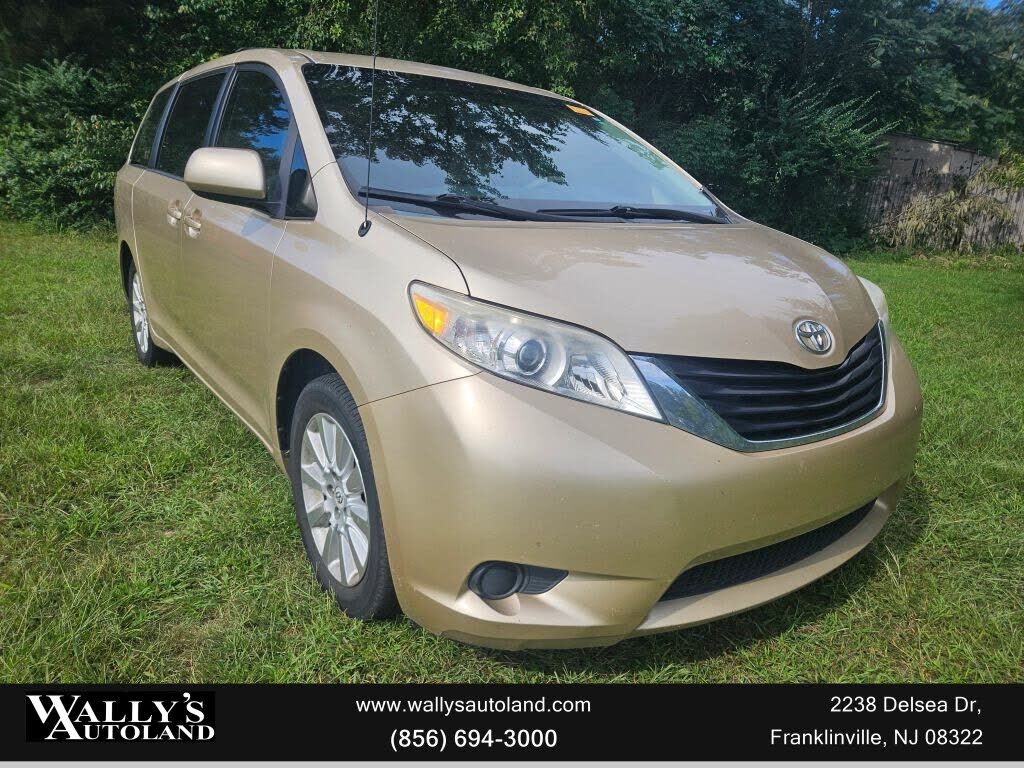 2012 TOYOTA Sienna