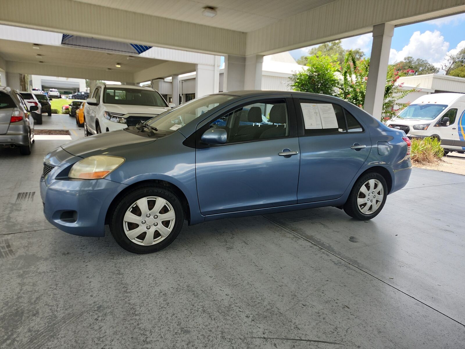 2011 TOYOTA Yaris