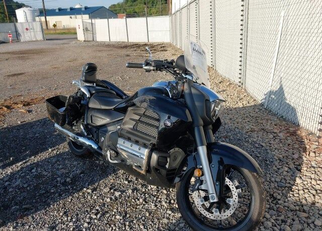 2014 HONDA GL1800