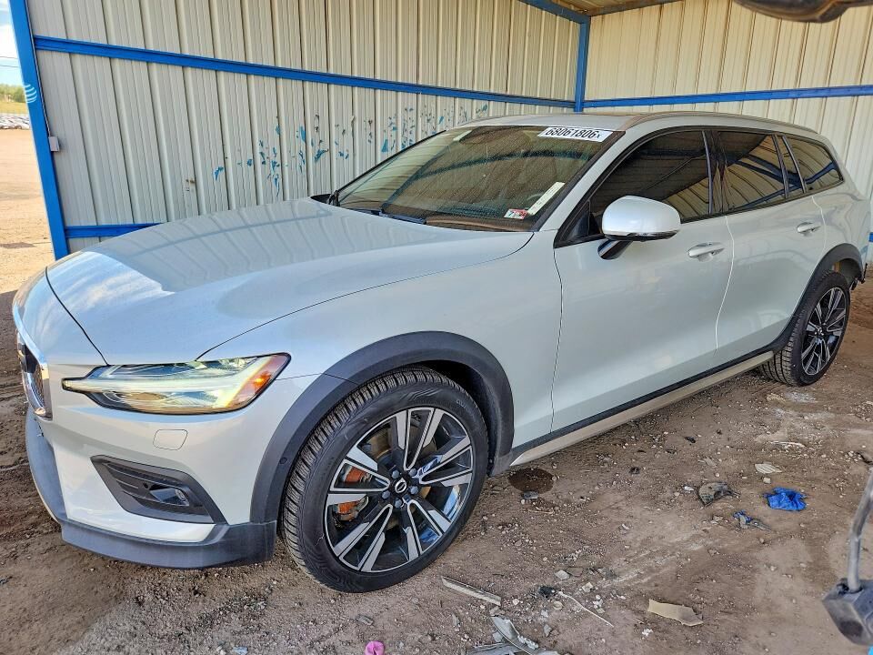 2020 VOLVO V60CC