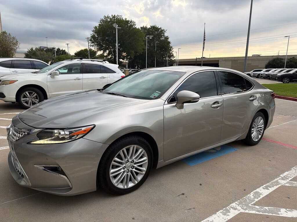 2017 LEXUS ES