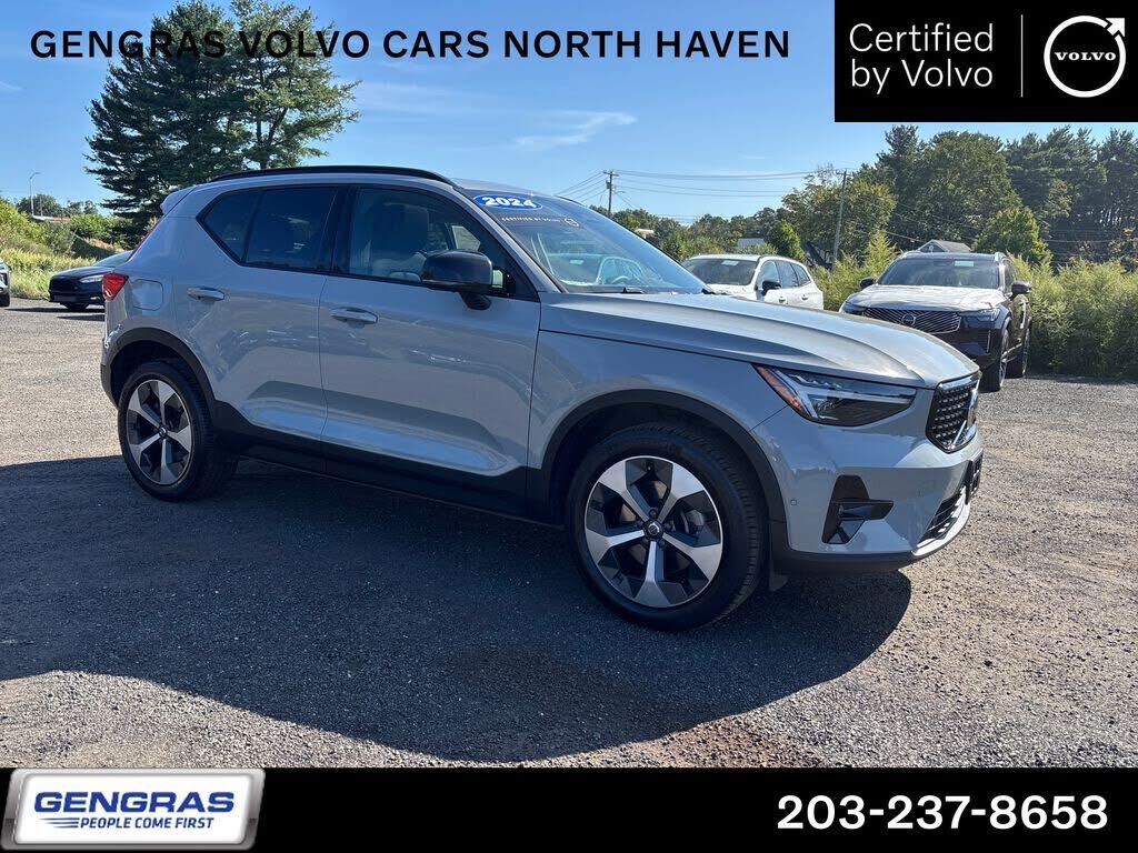 2024 VOLVO XC40