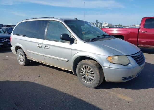2005 CHRYSLER Town and Country