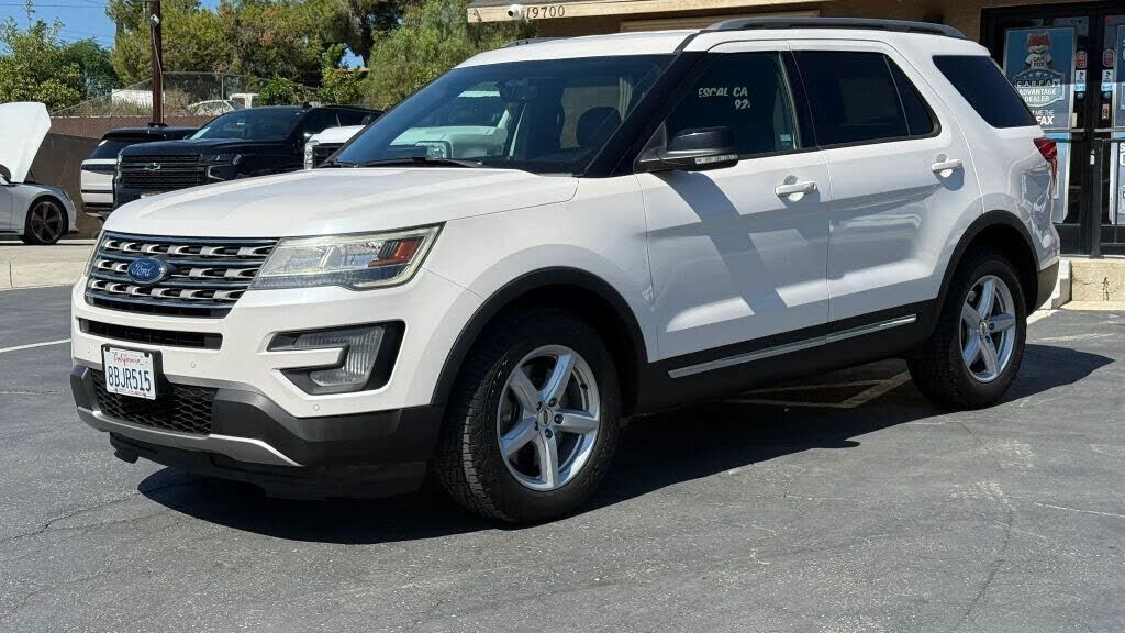 2017 FORD Explorer