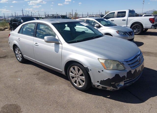 2005 TOYOTA Avalon