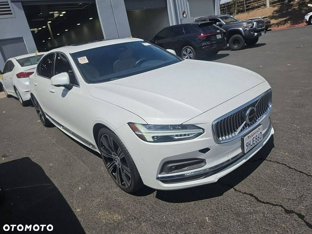 2023 VOLVO S90