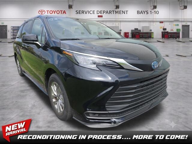 2025 TOYOTA Sienna