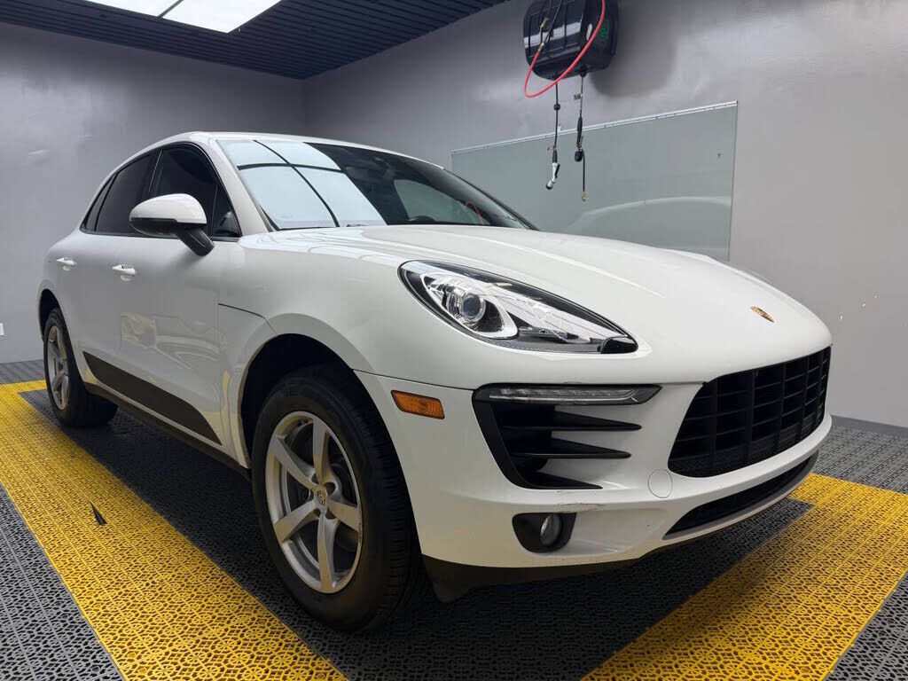 2017 PORSCHE Macan