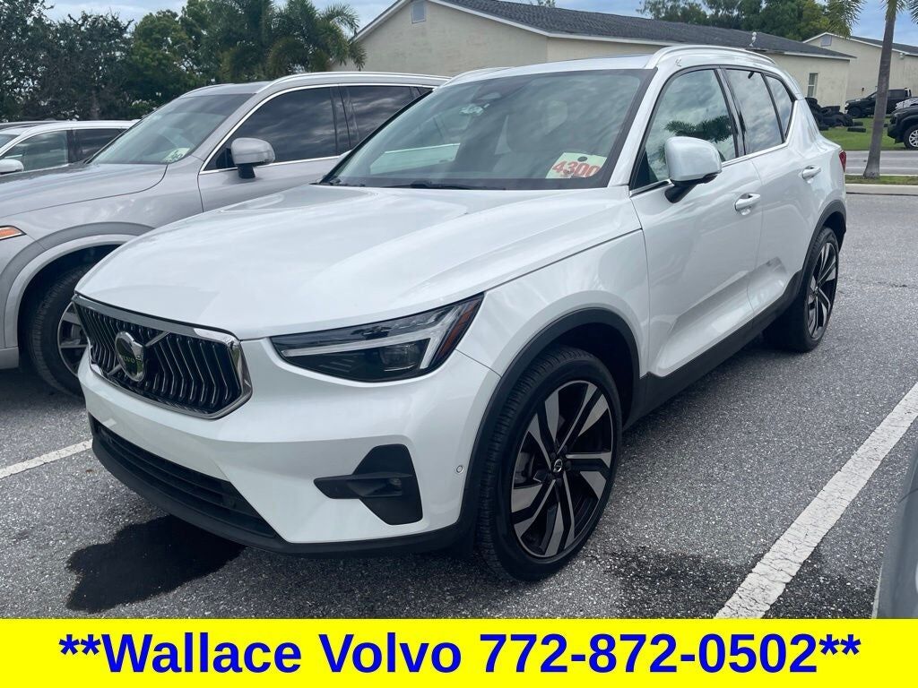 2024 VOLVO XC40
