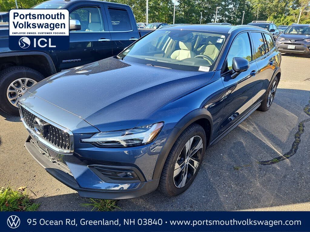 2021 VOLVO V60CC