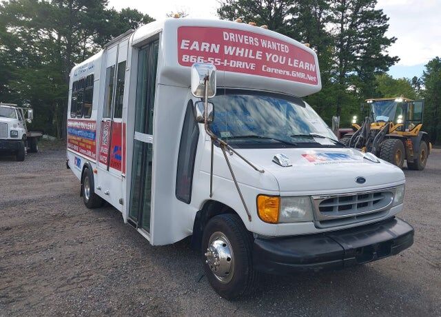 2002 FORD E-450