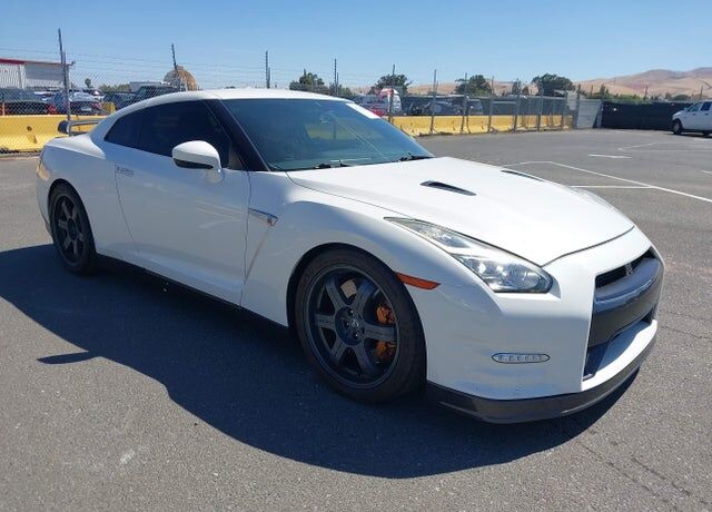 2015 NISSAN GT-R