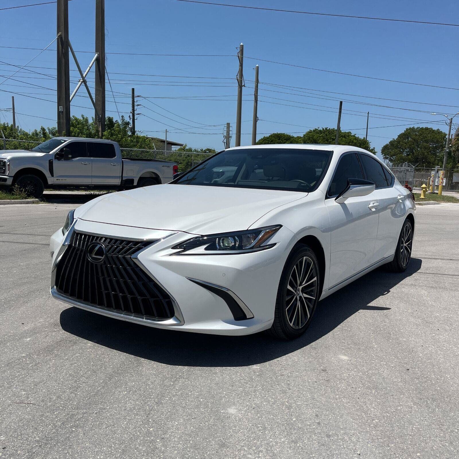 2023 Lexus ES