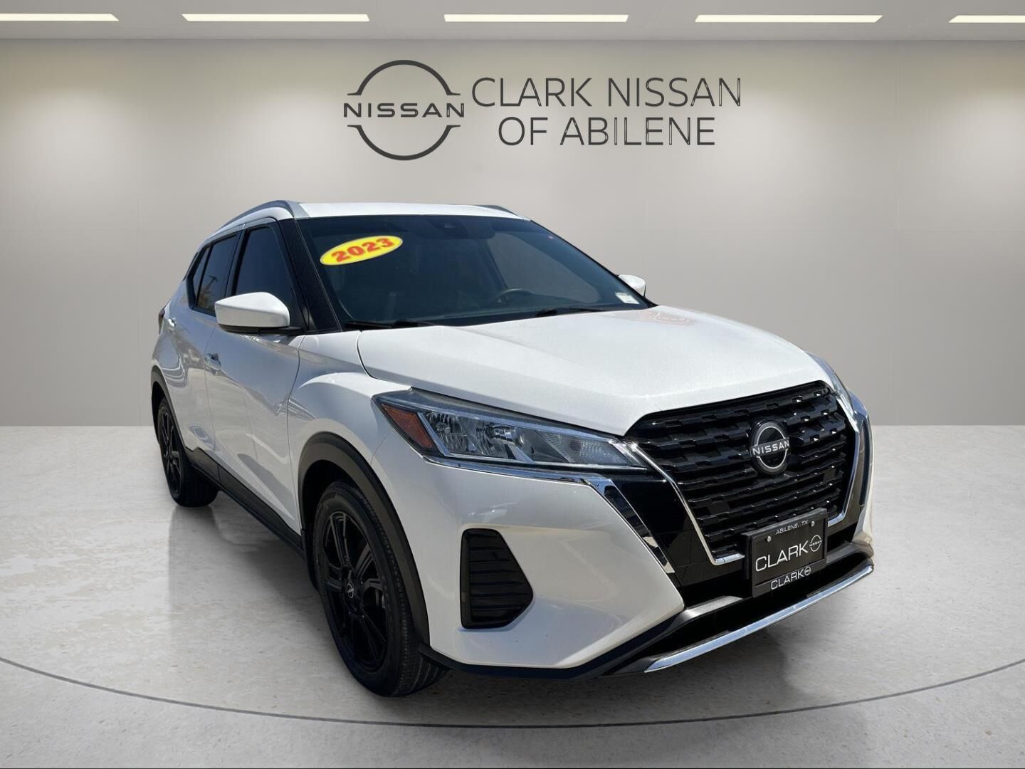 2023 NISSAN Kicks