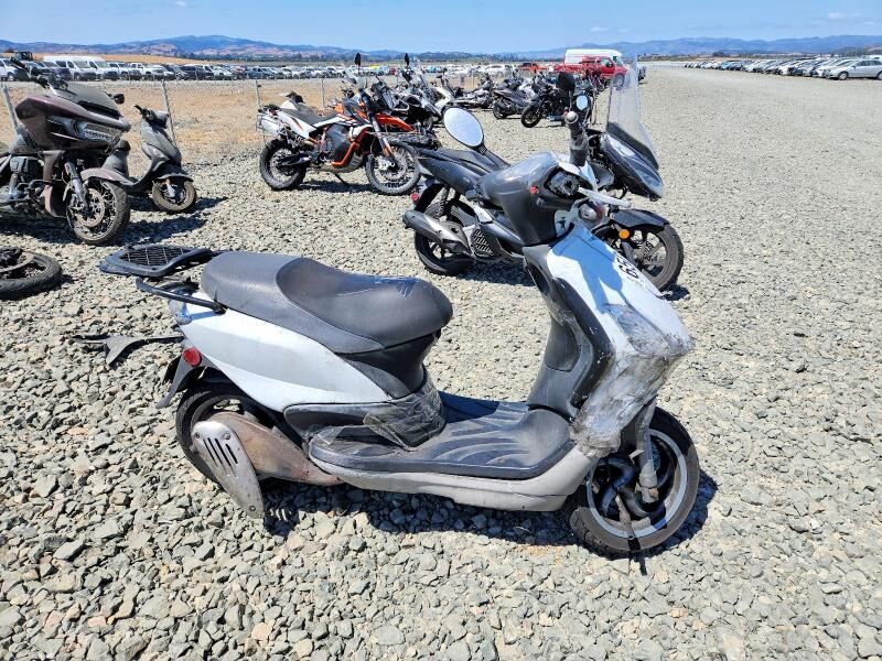 2009 PIAGGIO AND VESPA FLY