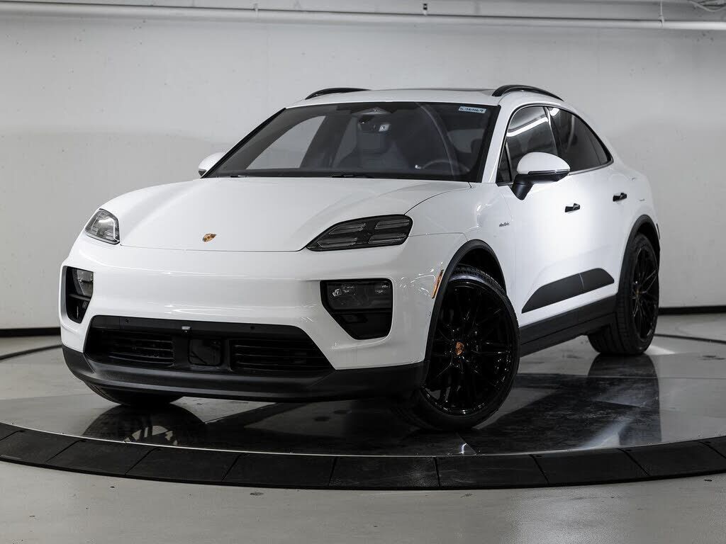 2026 PORSCHE Macan