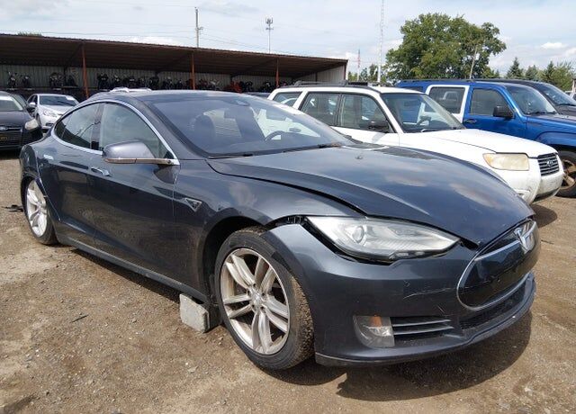 2015 TESLA Model S