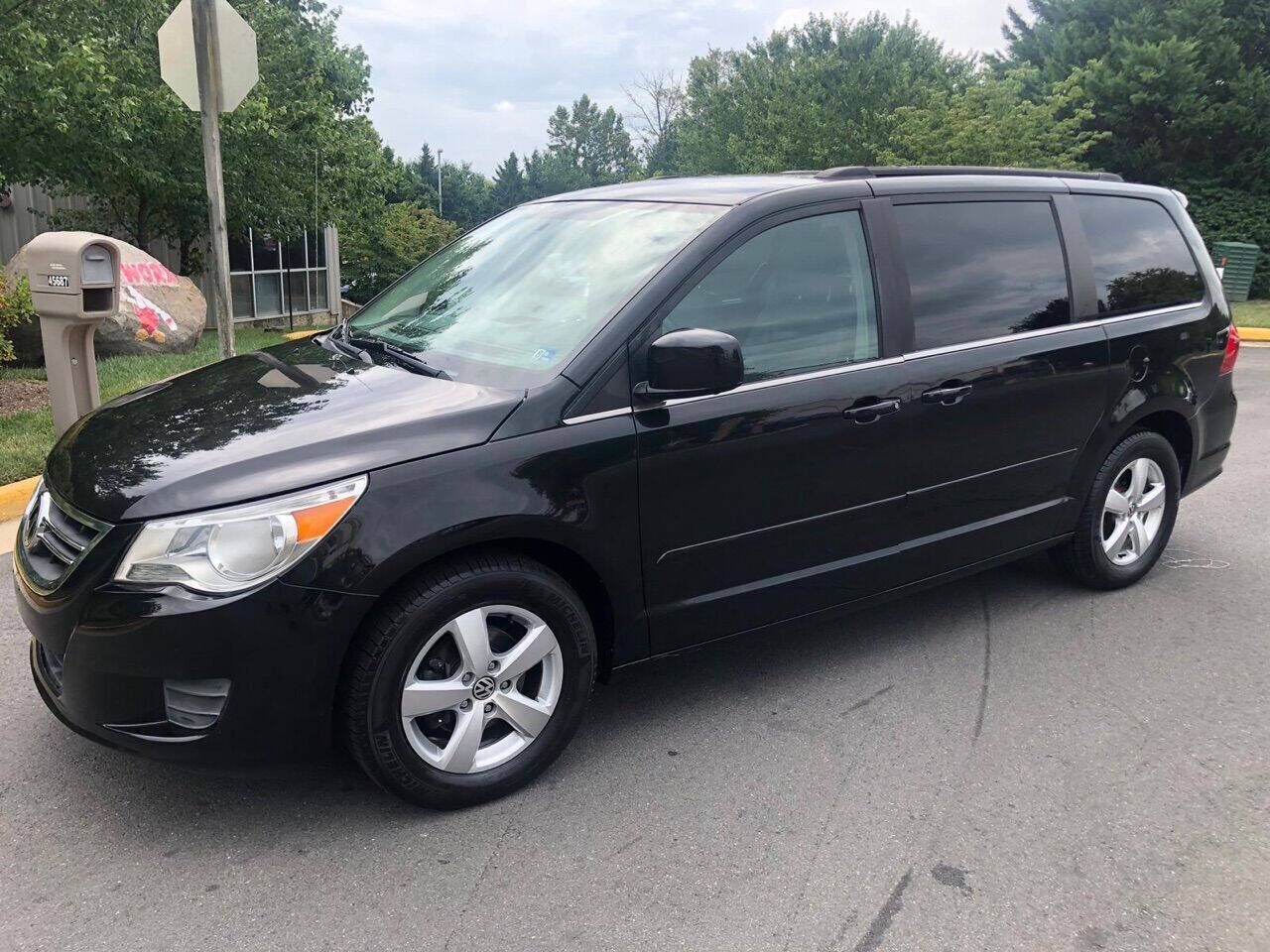 2011 VOLKSWAGEN Routan