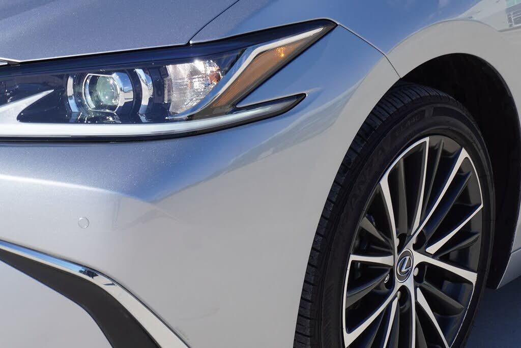 2025 Lexus ES