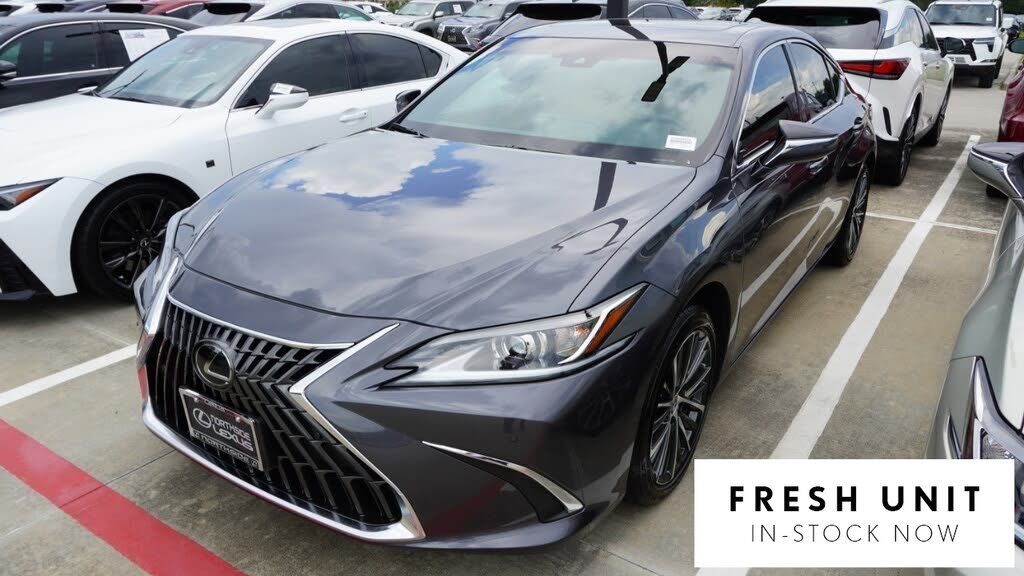 2025 LEXUS ES