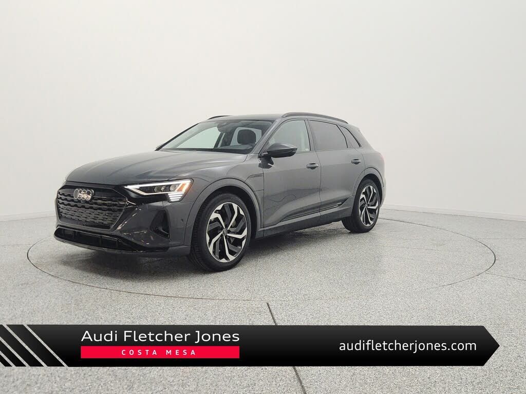2024 AUDI Q8
