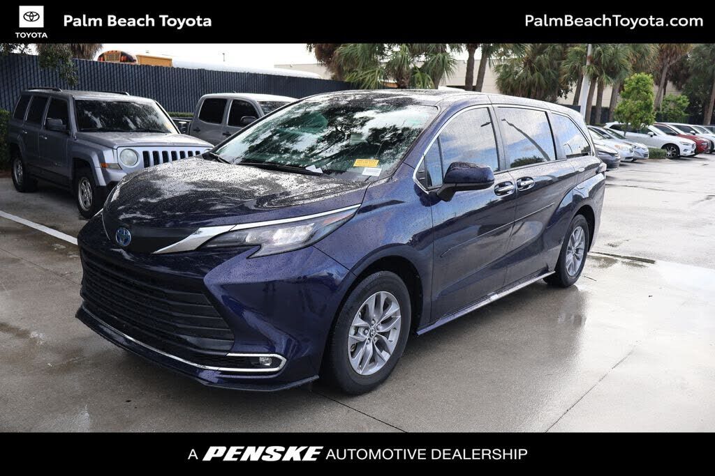 2024 TOYOTA Sienna