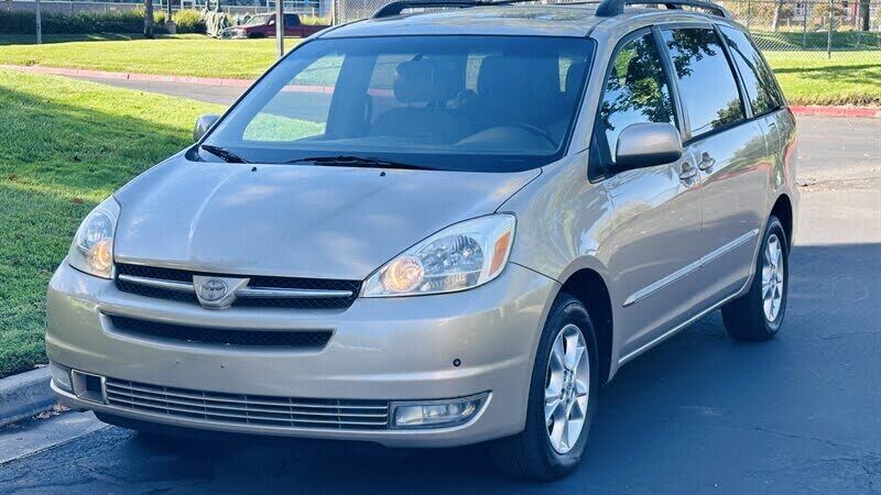 2004 TOYOTA Sienna