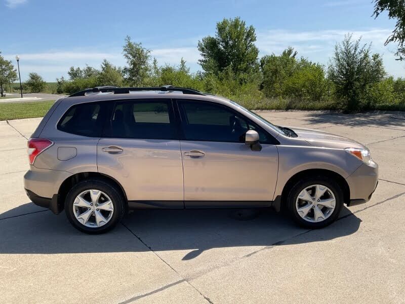 2016 SUBARU Forester