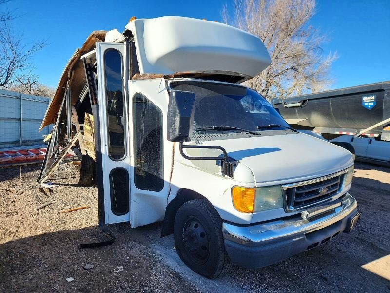 2004 FORD E-350