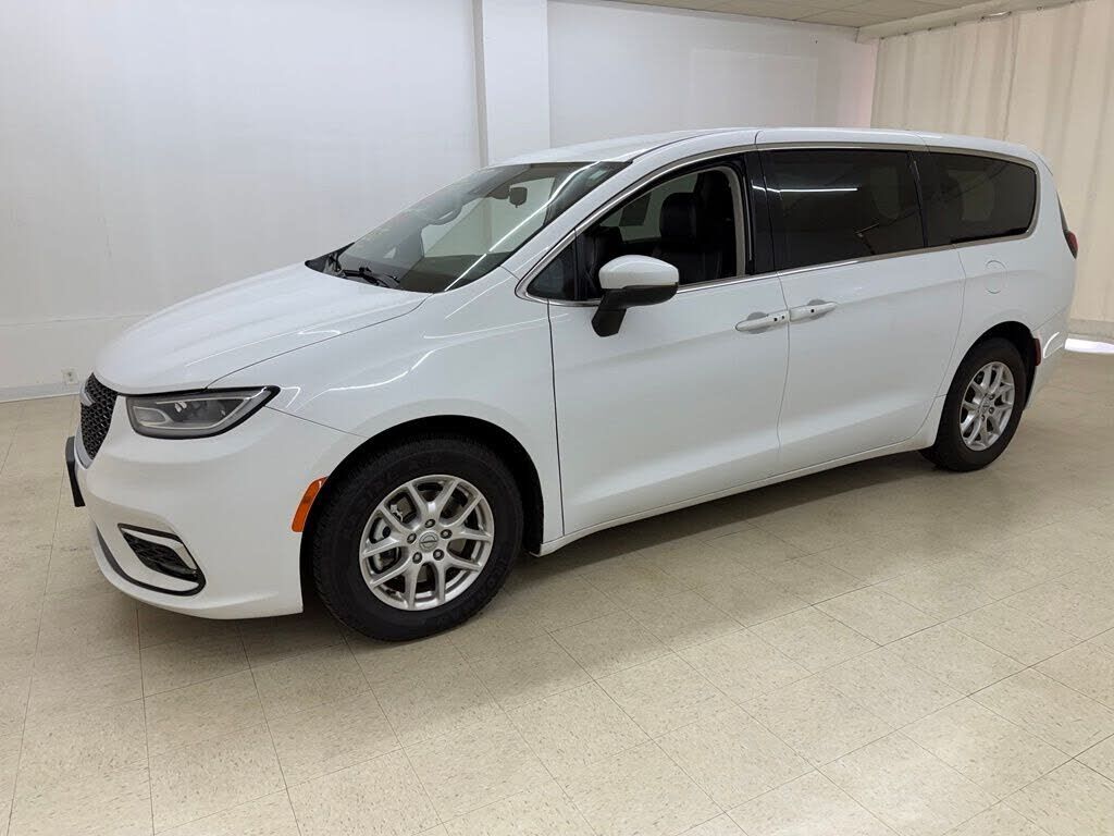 2023 CHRYSLER Pacifica