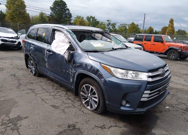 2019 TOYOTA Highlander