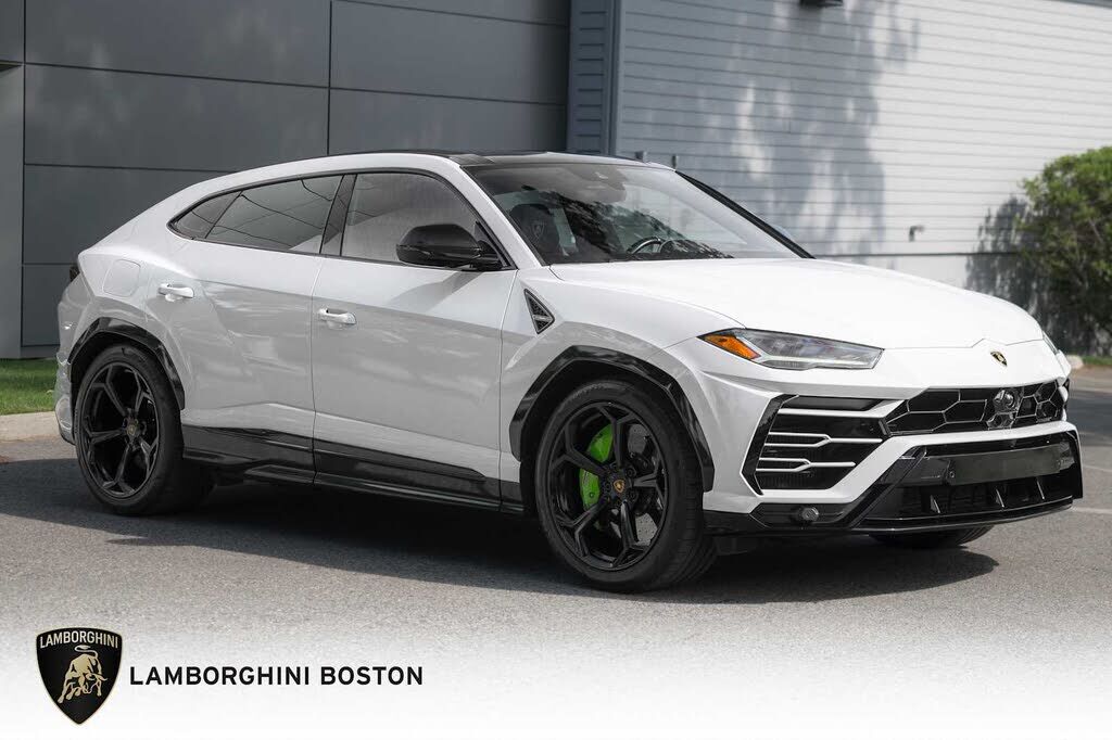 2022 LAMBORGHINI URUS