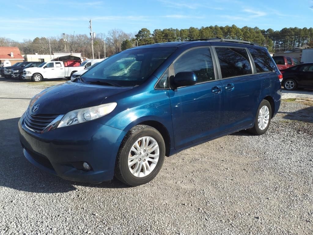2012 TOYOTA Sienna