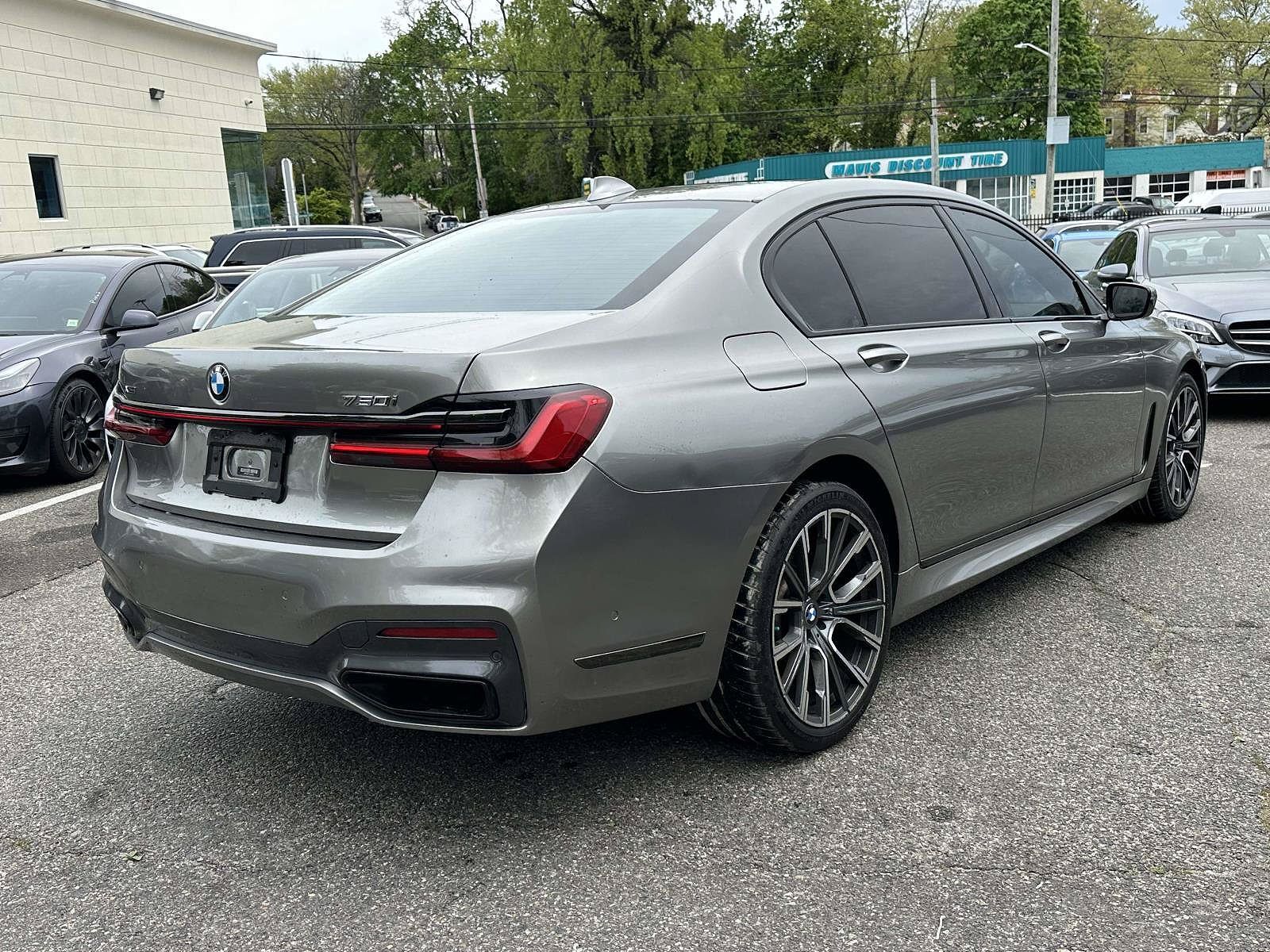 2022 BMW 750i