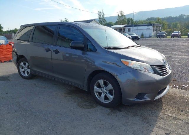 2014 TOYOTA Sienna