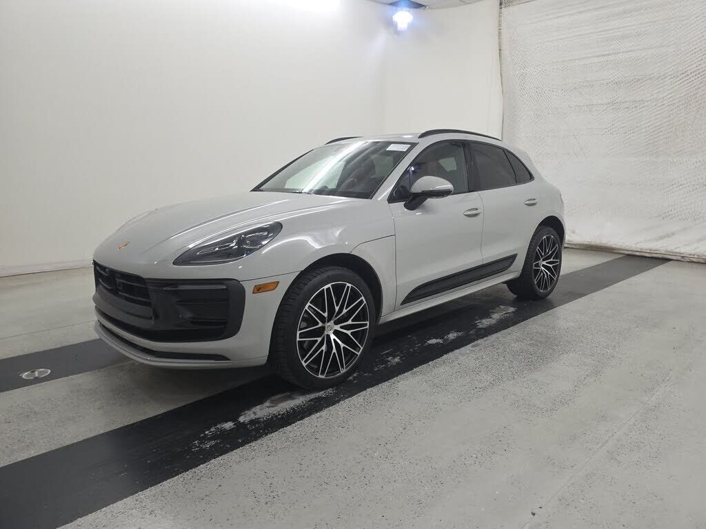 2024 PORSCHE Macan