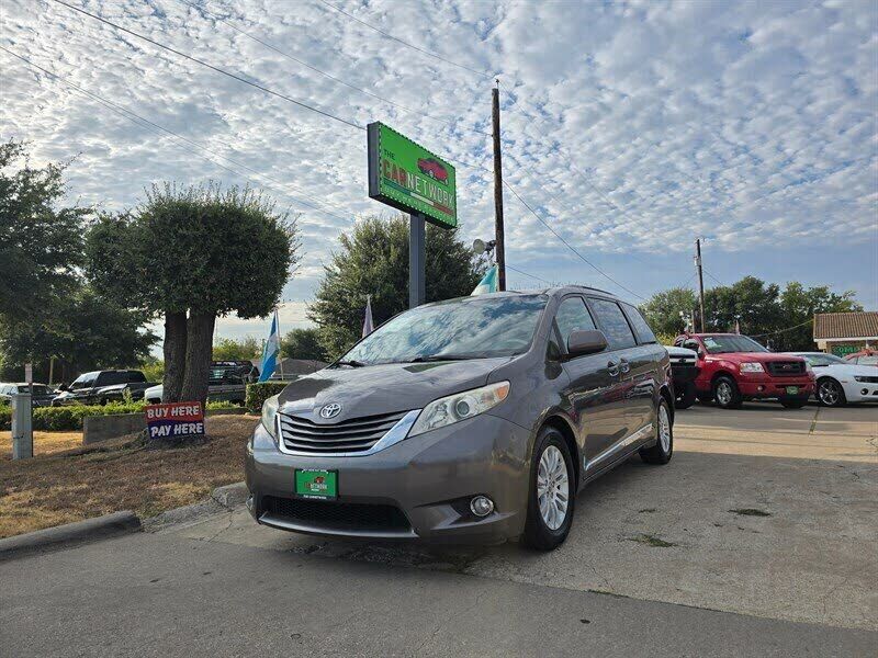 2013 TOYOTA Sienna