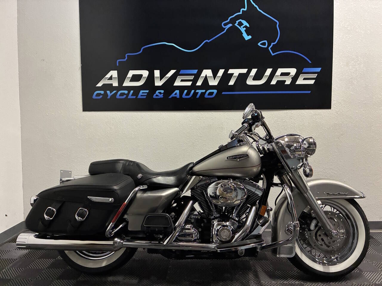 2007 HARLEY DAVIDSON FLHRC / Road King Classic