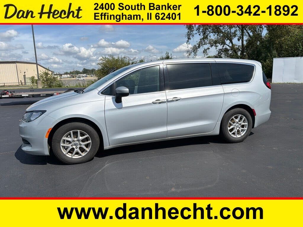 2023 CHRYSLER Voyager