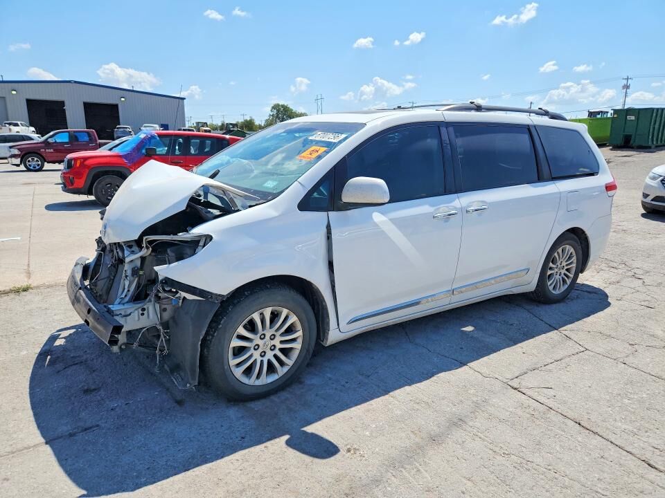 2014 TOYOTA Sienna
