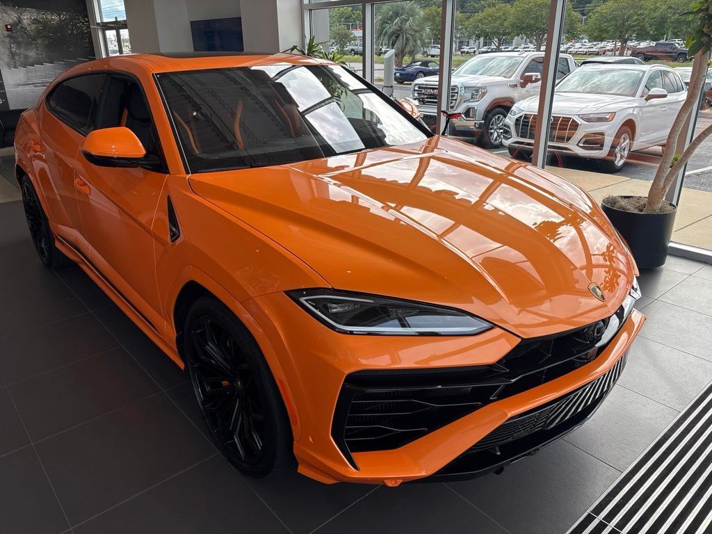 2025 LAMBORGHINI URUS