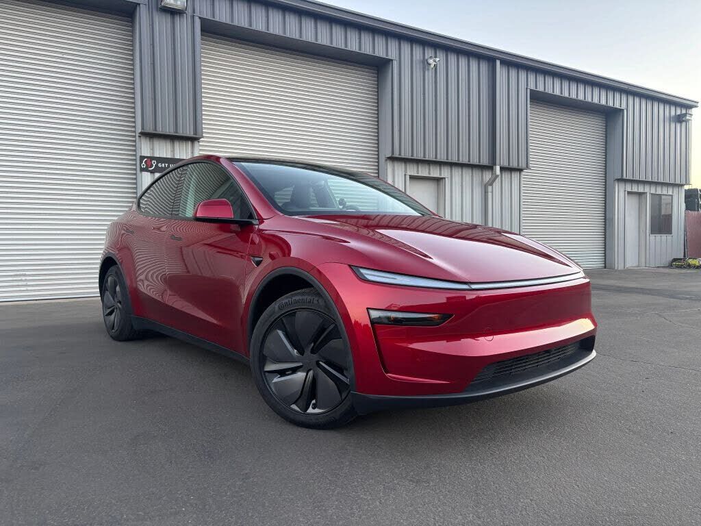 2026 TESLA Model Y