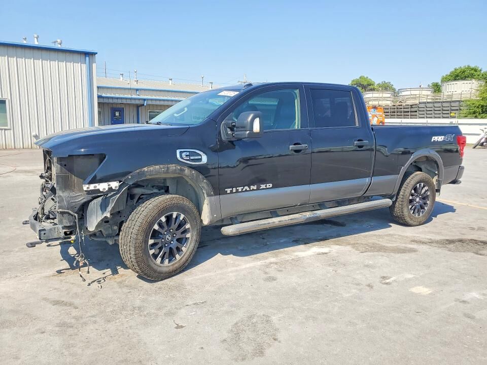 2017 NISSAN Titan