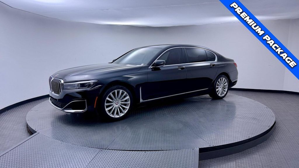 2022 BMW 740i