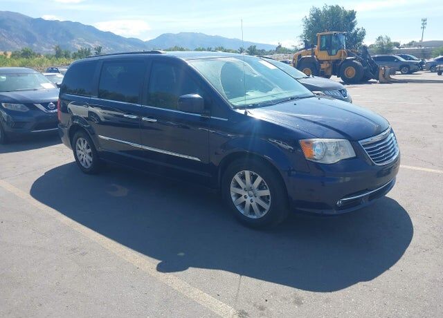 2016 CHRYSLER Town and Country