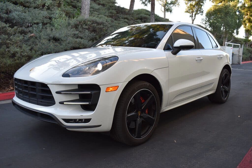 2016 PORSCHE Macan
