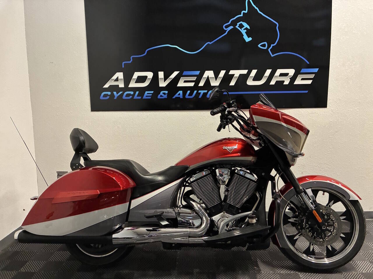 2015 VICTORY Magnum