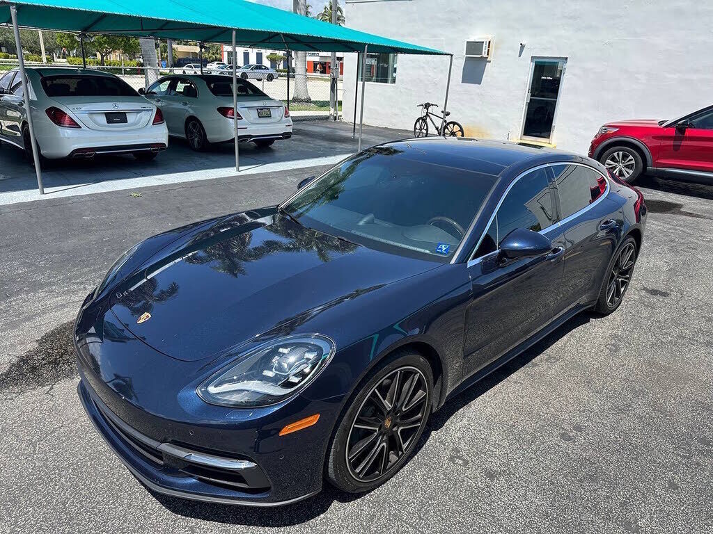 2018 PORSCHE Panamera